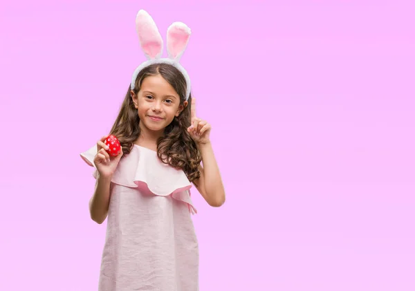 Μελαχρινή Κορίτσι Ισπανόφωνος Φορώντας Αυτιά Κουνελιών Πάσχα Εξέπληξε Μια Ιδέα — Φωτογραφία Αρχείου