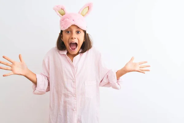 Mooi Kind Meisje Dragen Slaapmasker Pyjama Staan Geïsoleerde Witte Achtergrond — Stockfoto