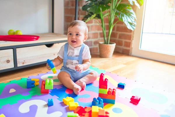 Beautiful Toddler Sitting Puzzle Carpet Playing Building Blocks Kindergarten — ストック写真