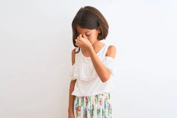 Jong Mooi Kind Meisje Dragen Casual Jurk Staan Geïsoleerde Witte — Stockfoto