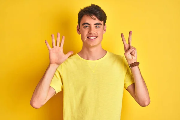 Teenager Boy Wearing Yellow Shirt Isolated Background Showing Pointing Fingers — Stok fotoğraf