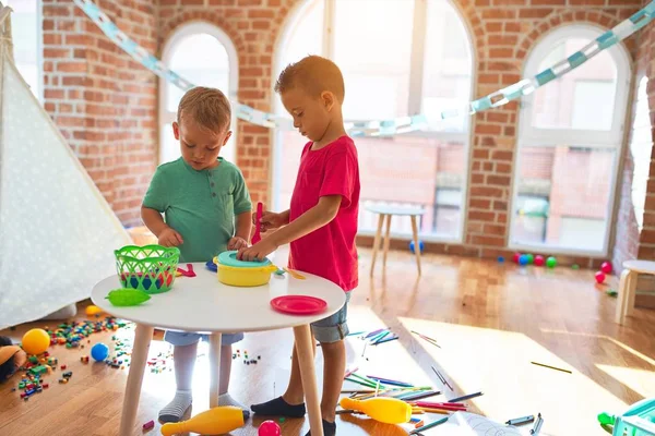 Underbara Småbarn Som Leker Runt Massor Leksaker Dagis — Stockfoto