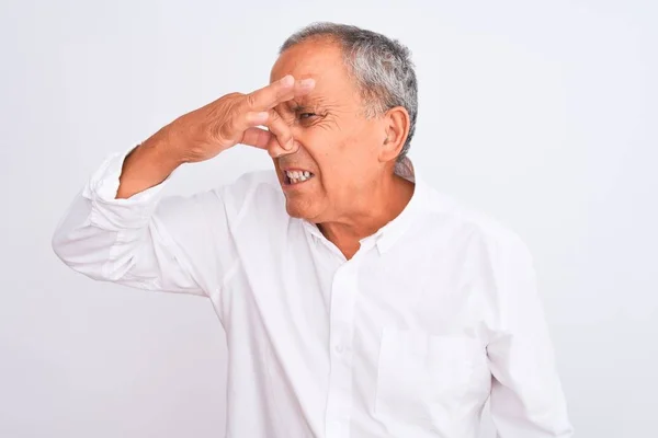 Homme Âgé Aux Cheveux Gris Portant Une Chemise Élégante Debout — Photo