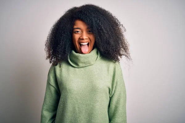 Jonge Mooie Afrikaanse Amerikaanse Vrouw Met Afro Haar Draagt Groene — Stockfoto