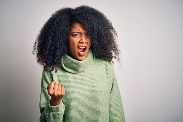 Jovem Mulher Americana Africana Bonita Com Cabelo Afro Vestindo Camisola — Fotografia de Stock