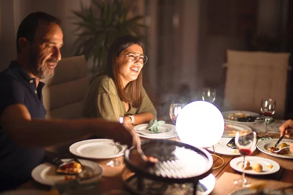 Bello Padre Bella Figlia Cenare Sorridere Alla Terrazza — Foto Stock