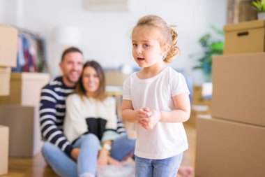 Çocukla güzel bir aile.
