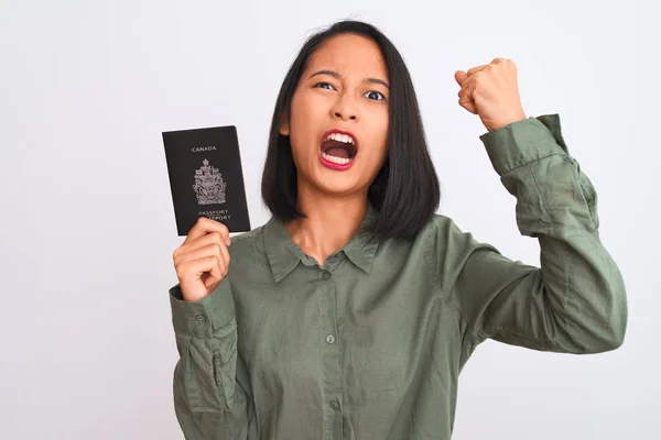 Hermosa Mujer China Sosteniendo Canadá Pasaporte Canadiense Sobre Fondo Blanco —  Fotos de Stock