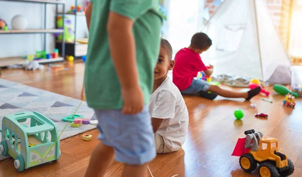 Entzückende Kleinkinder Spielen Kindergarten Jede Menge Spielzeug — Stockfoto