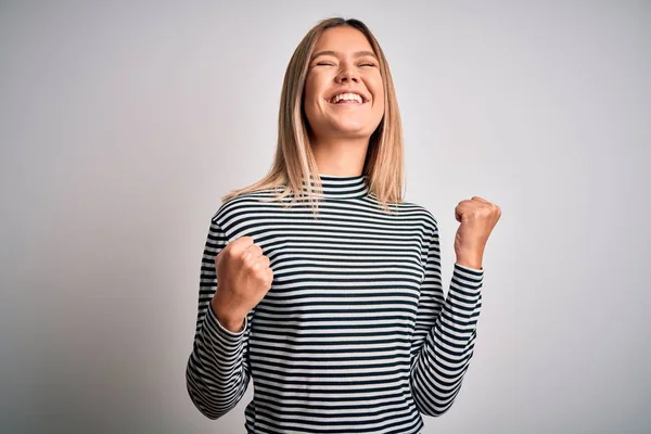 Young Beautiful Blonde Woman Wearing Casual Striped Sweater Isolated Background — ストック写真