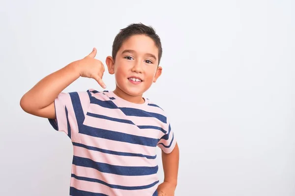 Beau Garçon Enfant Portant Casual Shirt Rayé Debout Sur Fond — Photo