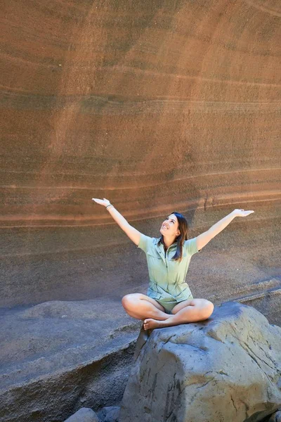 Young Beauitufl Hiker Woman Trekking Natural Orange Mountain Arms Raised — Stock Photo, Image