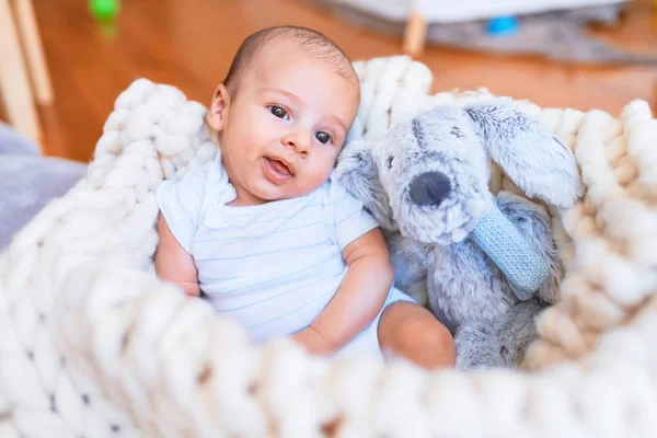 Adorable Bébé Couché Sur Une Couverture Par Terre Maison Nouveau — Photo