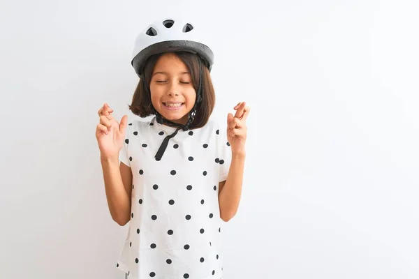 Schöne Kindermädchen Mit Sicherheit Fahrradhelm Steht Über Isolierten Weißen Hintergrund — Stockfoto