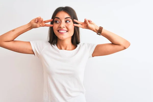 Ung Vacker Kvinna Bär Casual Shirt Stående Över Isolerad Vit — Stockfoto