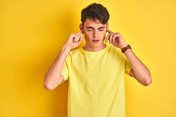 Teenager Boy Wearing Yellow Shirt Isolated Background Hand Head Pain — Stockfoto