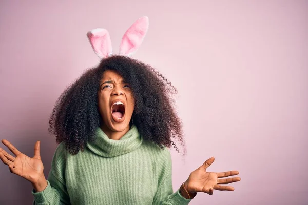 Young African American Woman Afro Hair Wearing Easter Rabbit Ears — ストック写真