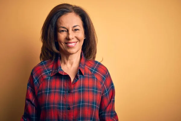 Middle Age Beautiful Woman Wearing Casual Shirt Standing Isolated Yellow — 스톡 사진