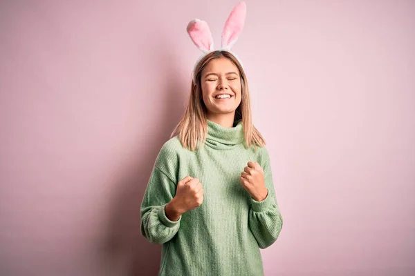 Young Beautiful Woman Wearing Easter Rabbit Ears Standing Isolated Pink — 스톡 사진