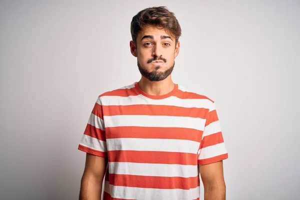 Joven Hombre Guapo Con Barba Vistiendo Camiseta Rayas Pie Sobre —  Fotos de Stock