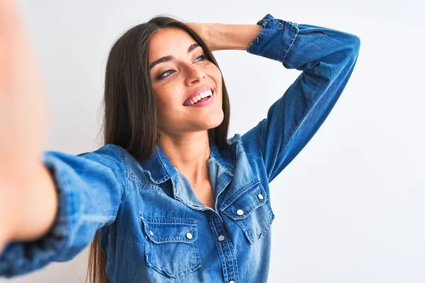 Mulher Bonita Vestindo Camisa Jeans Fazer Selfie Por Câmera Sobre — Fotografia de Stock