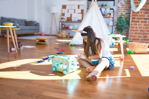 Entzückendes Kleinkind Spielt Kindergarten Jede Menge Spielzeug — Stockfoto