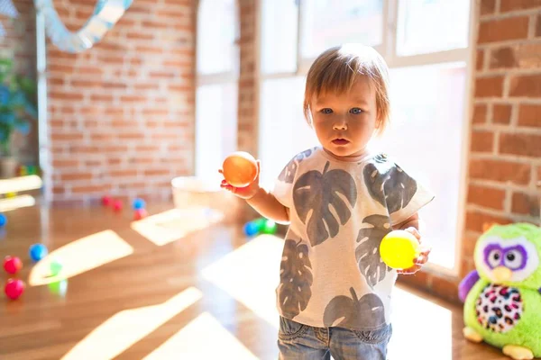 Adorable Niño Jugando Con Pelotas Alrededor Montón Juguetes Jardín Infantes — Foto de Stock