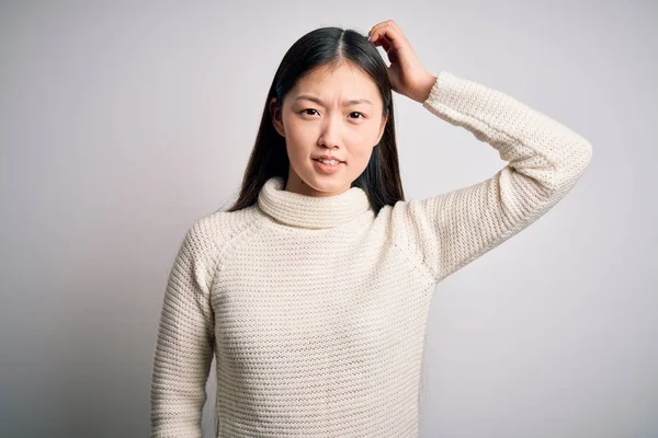 Young Beautiful Asian Woman Wearing Casual Sweater Standing Isolated Background — 스톡 사진