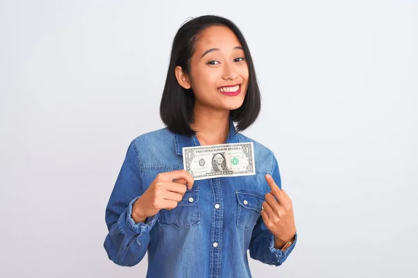Jovem Mulher Chinesa Bonita Segurando Dólar Sobre Fundo Branco Isolado — Fotografia de Stock