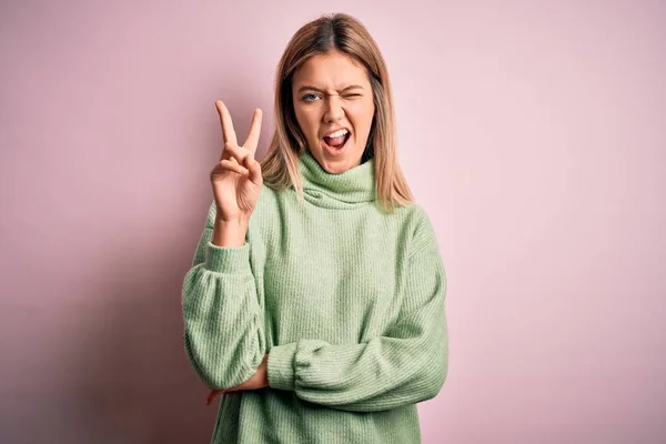 Young Beautiful Blonde Woman Wearing Winter Wool Sweater Pink Isolated — 스톡 사진