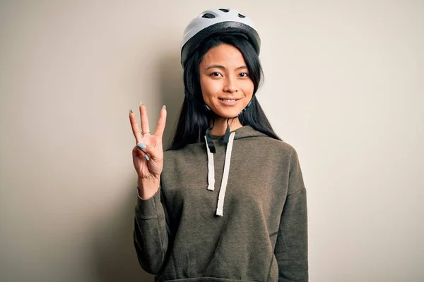 Young Beautiful Chinese Woman Wearing Bike Helmet Isolated White Background — 스톡 사진