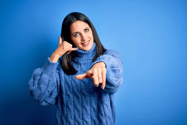 Young Brunette Woman Blue Eyes Wearing Casual Turtleneck Sweater Smiling — Stock Photo, Image