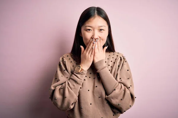 Jonge Mooie Aziatische Vrouw Dragen Mode Elegante Trui Roze Gesoldeerde — Stockfoto