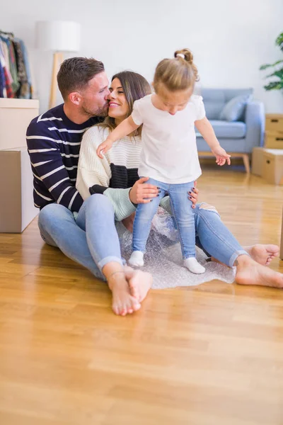 Bella Famiglia Con Bambino — Foto Stock