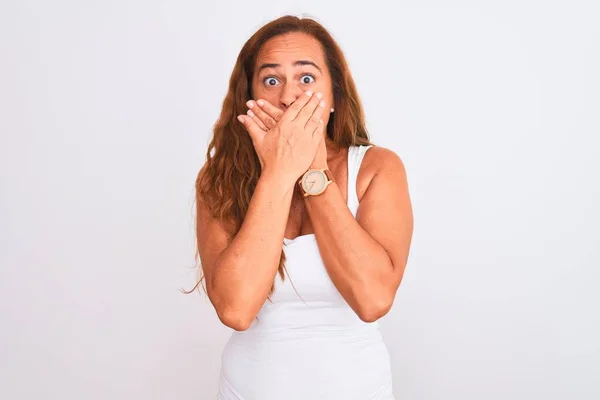 Femme Mûre Âge Moyen Debout Sur Fond Blanc Isolé Choqué — Photo