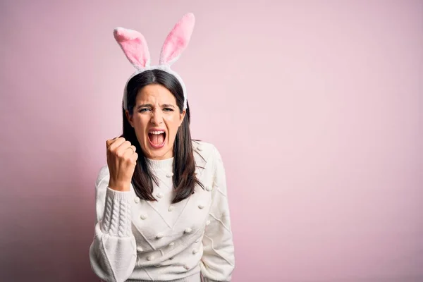 Mujer Caucásica Joven Con Lindas Orejas Conejo Pascua Sobre Fondo — Foto de Stock