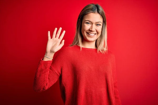 Jovem Mulher Loira Bonita Vestindo Camisola Casual Sobre Fundo Isolado — Fotografia de Stock