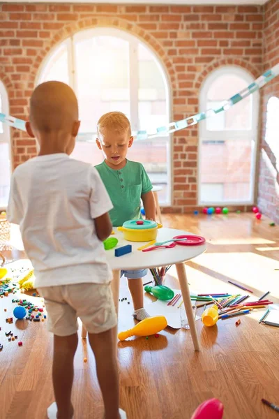 Underbara Småbarn Som Leker Runt Massor Leksaker Dagis — Stockfoto