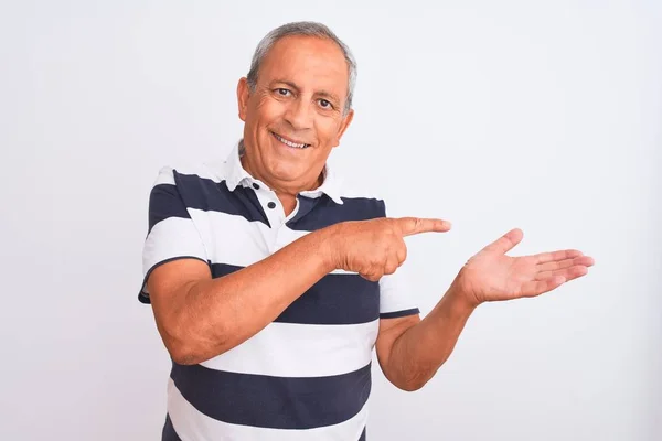 Älterer Grauhaariger Mann Lässig Gestreiftem Polo Der Vor Isoliertem Weißem — Stockfoto