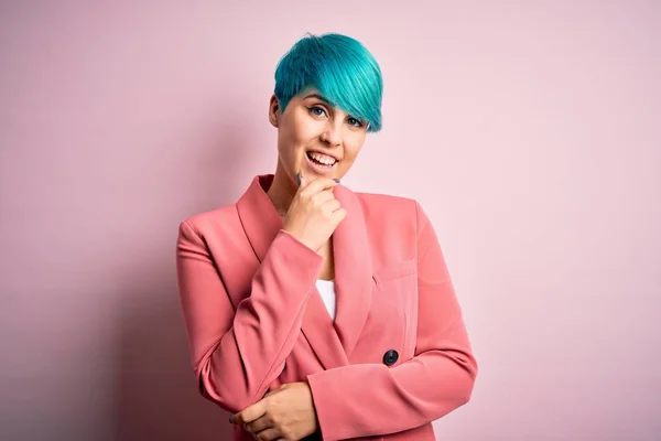 Young Beautiful Businesswoman Blue Fashion Hair Wearing Jacket Pink Background — 图库照片