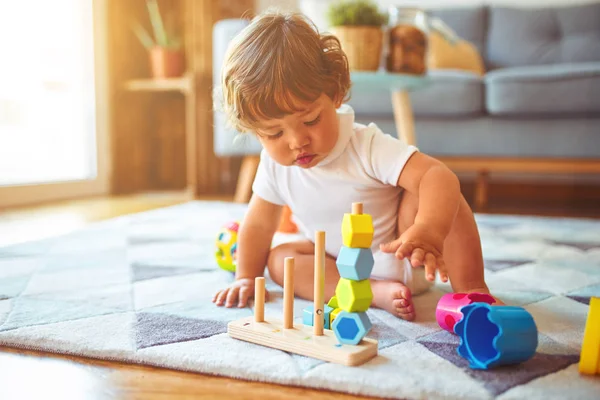 Mooie Peuter Kind Meisje Spelen Met Speelgoed Het Tapijt — Stockfoto