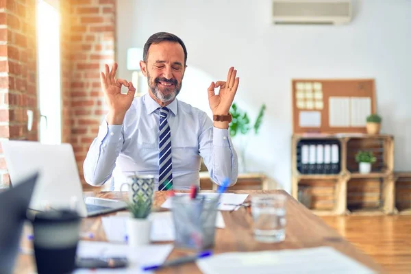 Middle Age Handsome Businessman Wearing Tie Sitting Using Laptop Office — Stockfoto