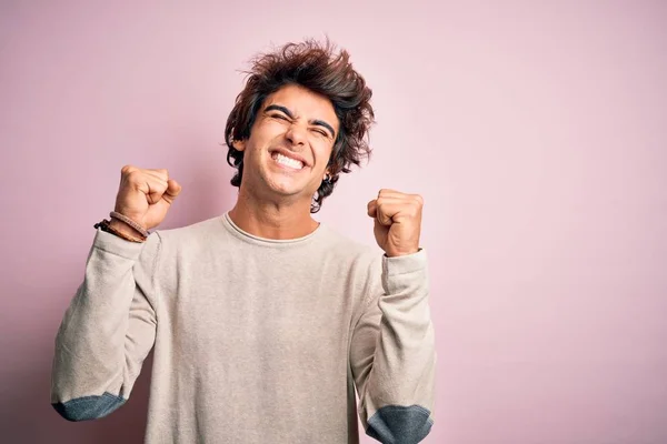 Young Handsome Man Wearing Casual Shirt Standing Isolated Pink Background — Stock Photo, Image