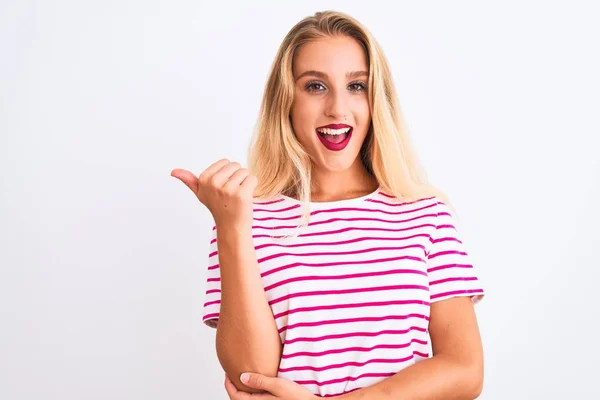 Jovem Bela Mulher Vestindo Rosa Listrado Shirt Sobre Isolado Branco — Fotografia de Stock