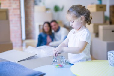 Çocukla güzel bir aile.