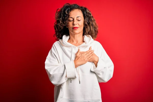 Mulher Desportiva Bonita Meia Idade Vestindo Camisola Branca Sobre Fundo — Fotografia de Stock