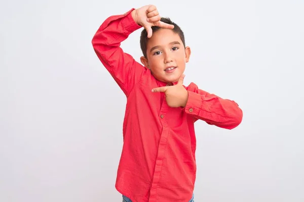 Mooie Jongen Dragen Elegante Rode Shirt Staan Geïsoleerde Witte Achtergrond — Stockfoto