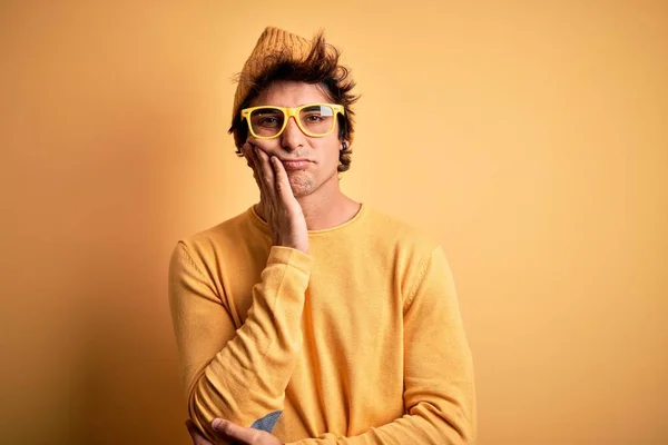 Young Handsome Man Wearing Casual Shirt Glasses Isolated Yellow Background — 스톡 사진