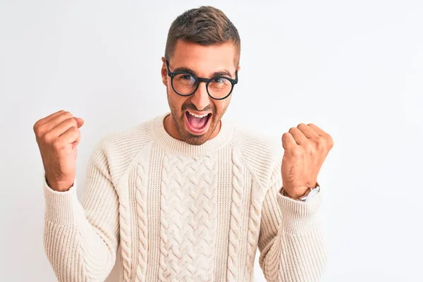 Young Handsome Man Wearing Glasses Winter Sweater Isolated Background Screaming — 스톡 사진