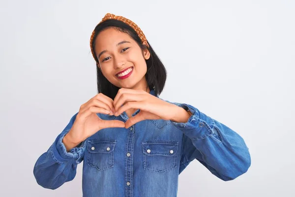 Jonge Mooie Chinese Vrouw Draagt Denim Shirt Staan Geïsoleerde Witte — Stockfoto